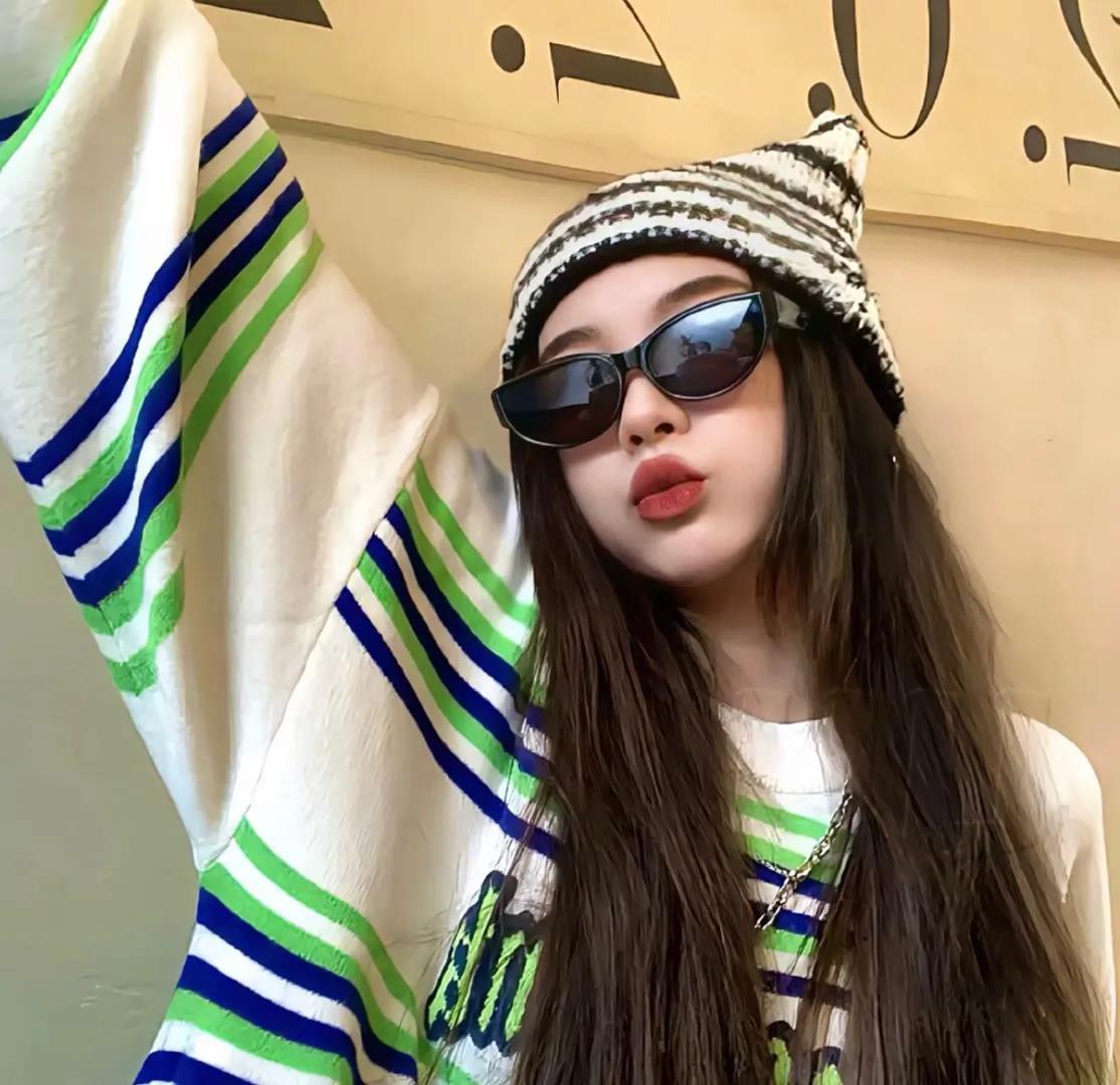戴墨镜的女生头像搞笑,戴墨镜的女生头像高冷