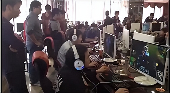 ‘走，网吧通宵’，失去的青春，抓不住的蝉