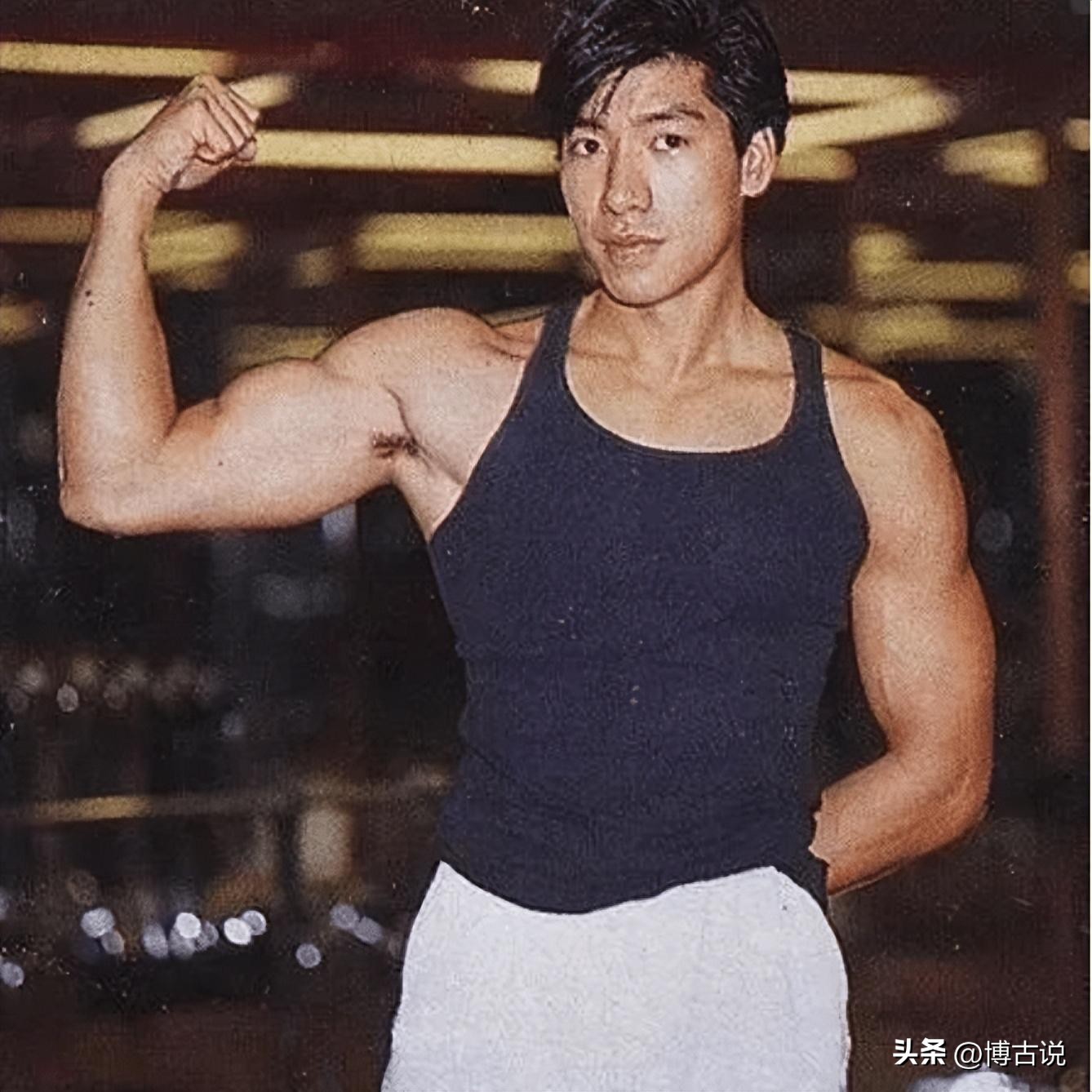 张耀扬带女友现身,张耀扬和富婆唱歌