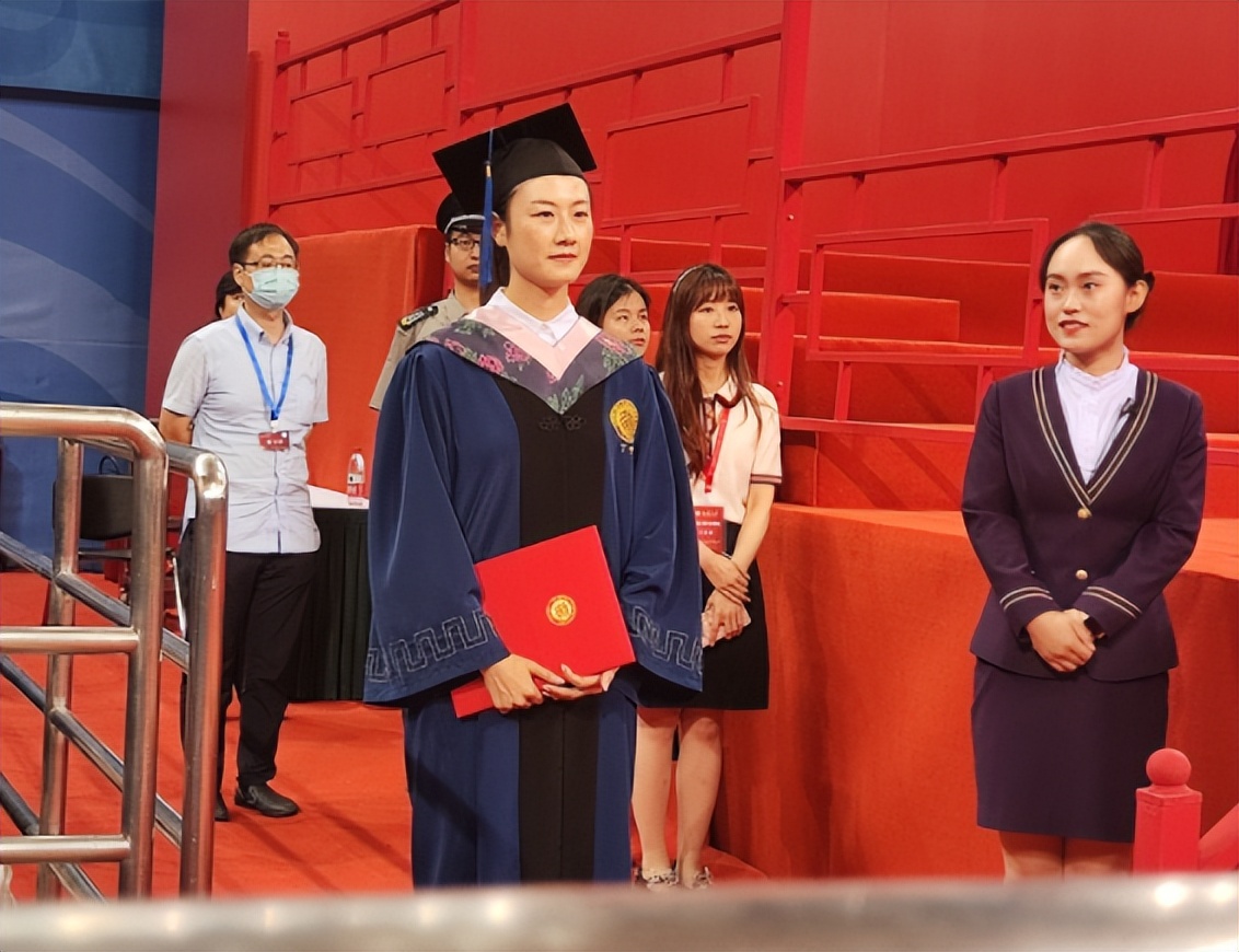 恭喜！女乒33岁奥运冠军北大硕士毕业：燕园岁月让我更强大