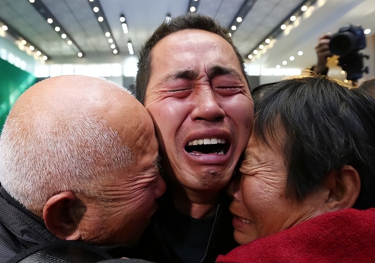 女子4800万存银行,女士2400万存银行钱没了