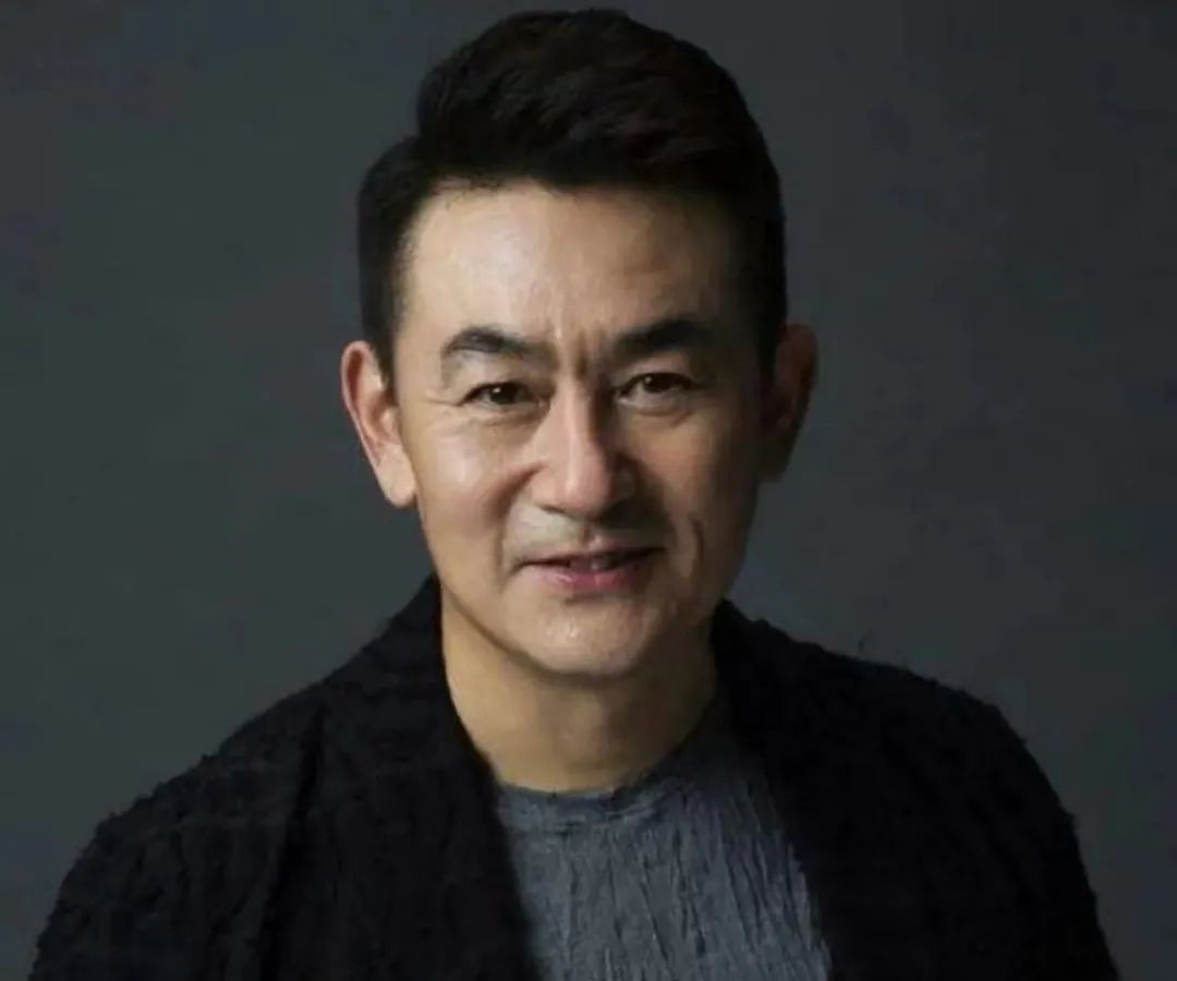 江珊和李洪涛多年重聚深情相拥,李洪涛江珊徐帆同学