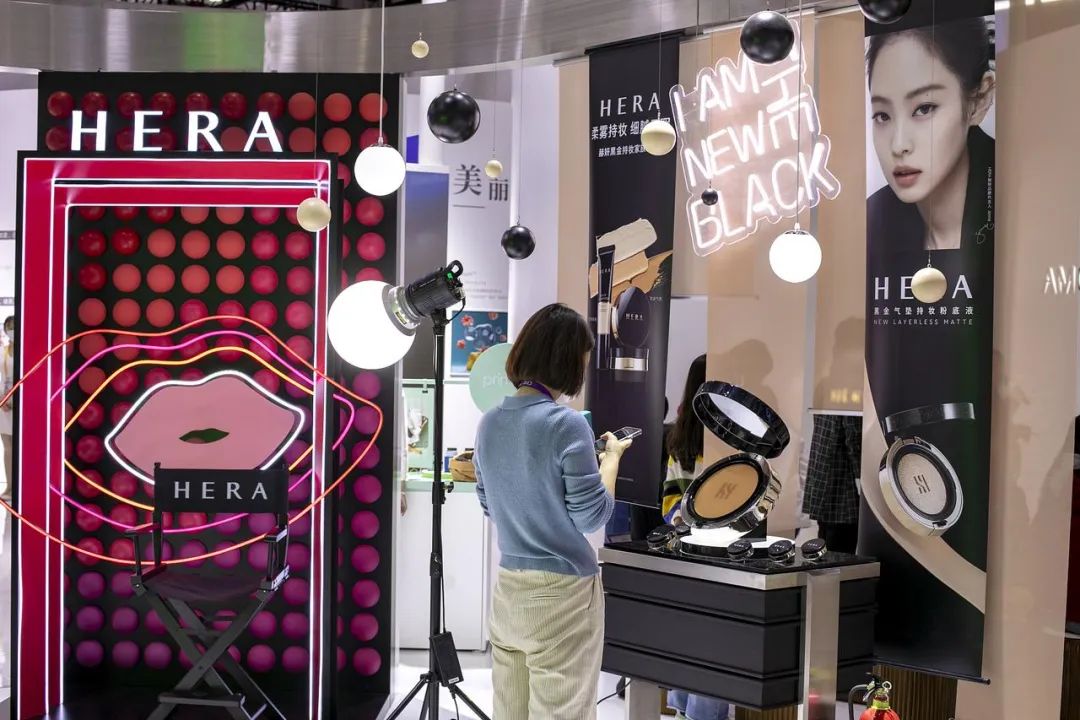 年轻人抛弃韩妆：90后不用00后不认，韩企业绩下滑，在华关店撤退