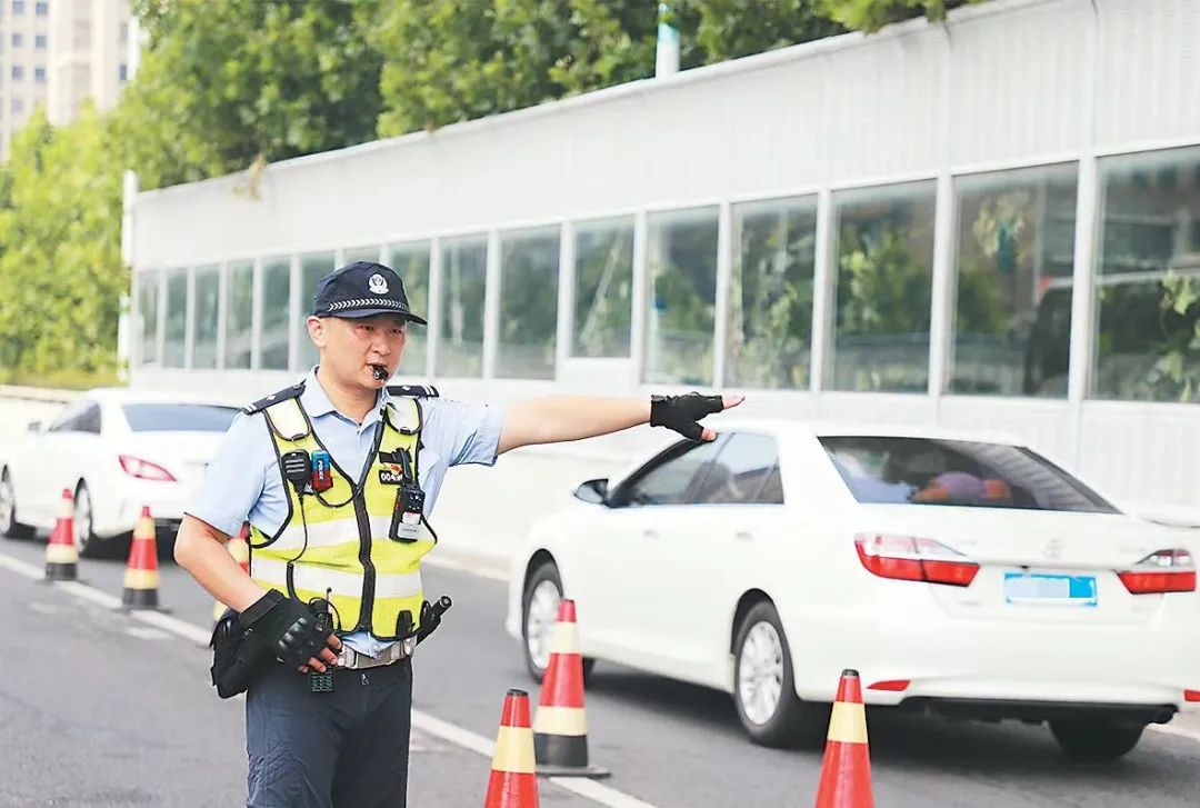 【致敬，高温下的坚守！】警察的夏天，怎么过？