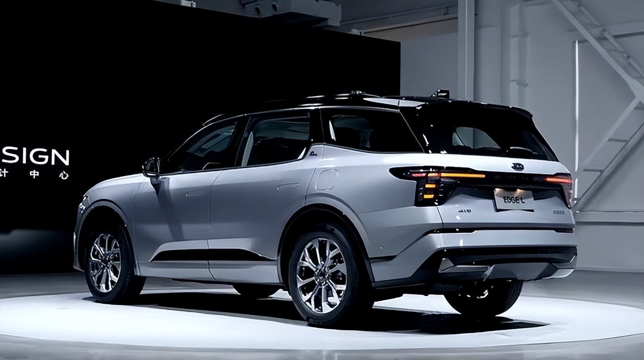 福特的车型动力性能强操控性好,福特新世代短轴中顶6座油耗多少