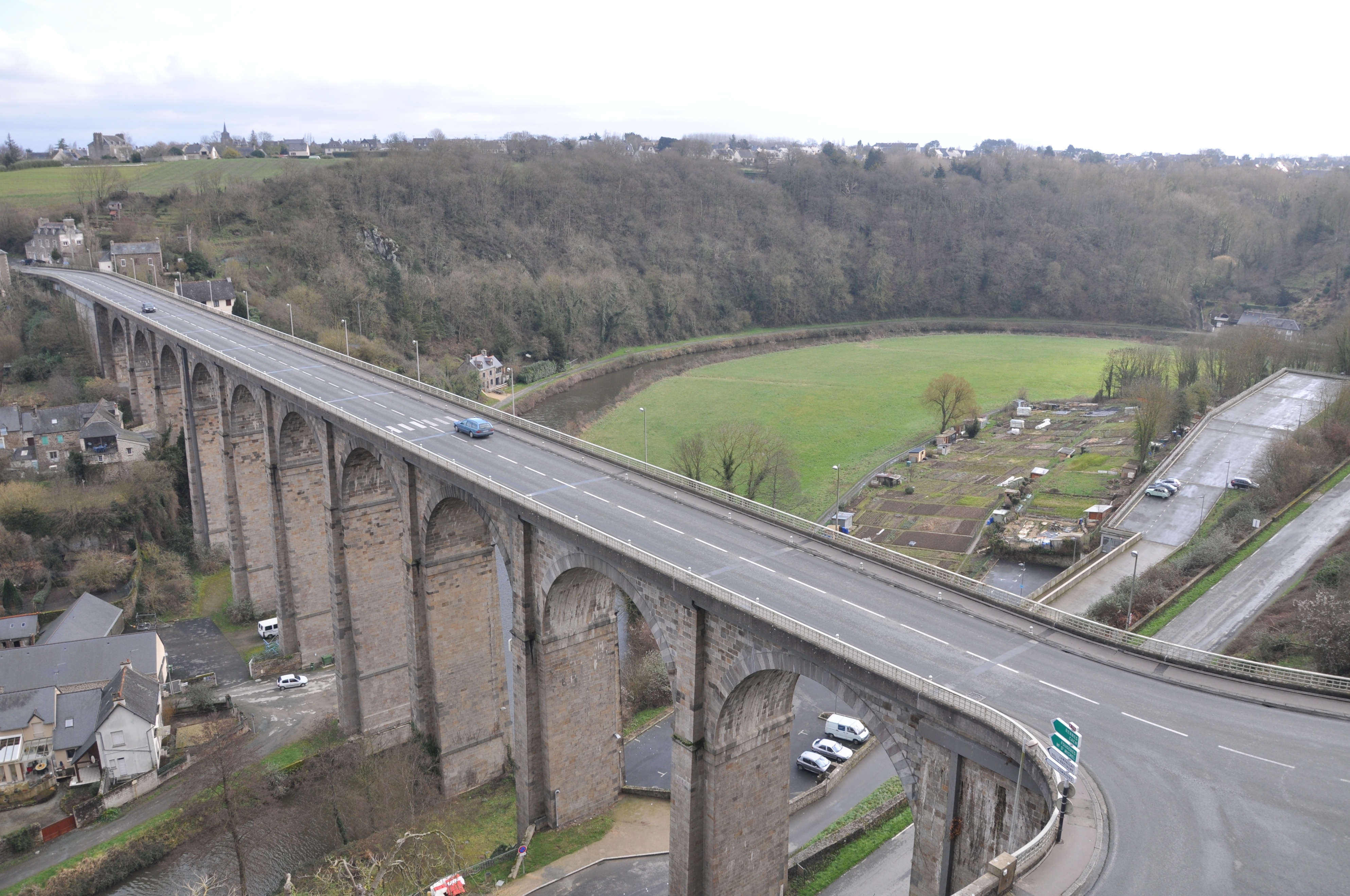 迪南：凝固中世纪法国，时光回到布列塔尼荣耀，半木结构建筑如画