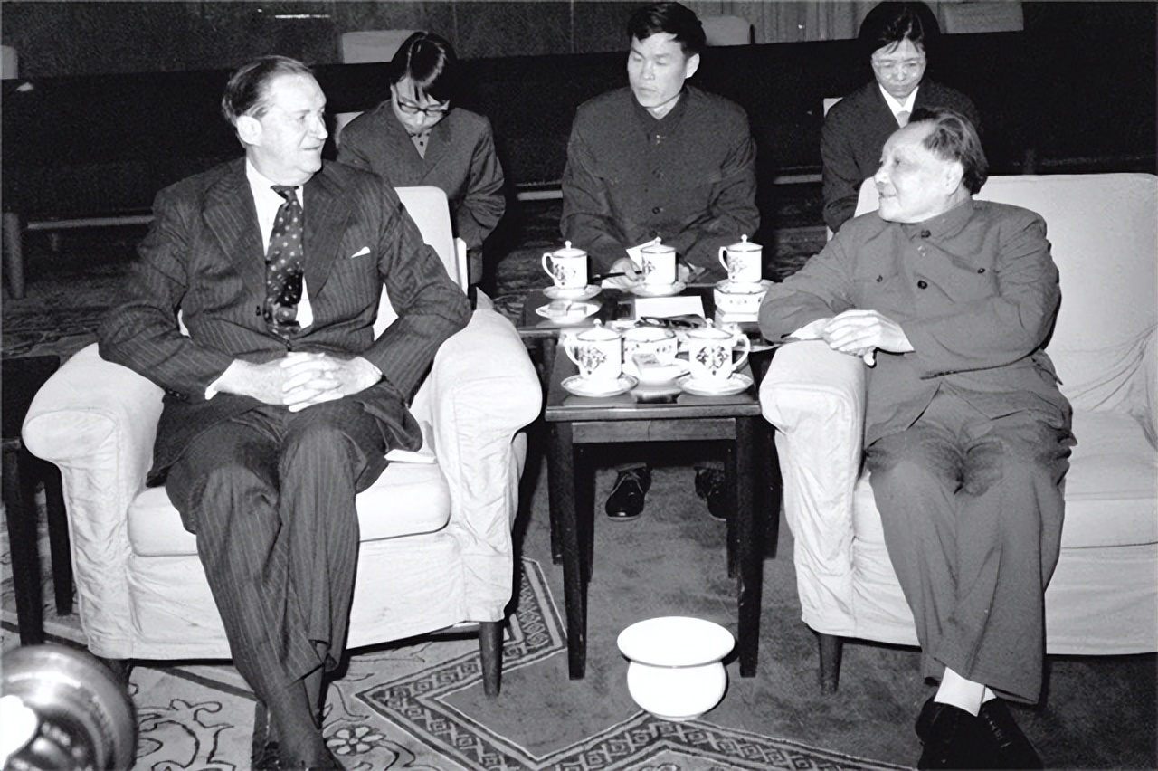 1997年邓公逝世,临终前对妻子卓琳说道:我还有一个心愿未了