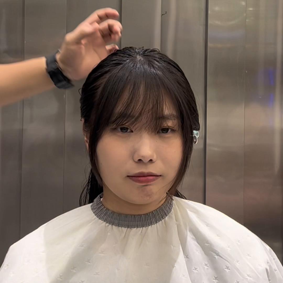 短发刘海怎么剪发量少点,厚重的八字刘海怎么剪蓬松