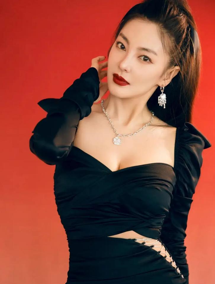 张雨绮身姿曼妙美到让人窒息,张雨绮惊艳写真动态