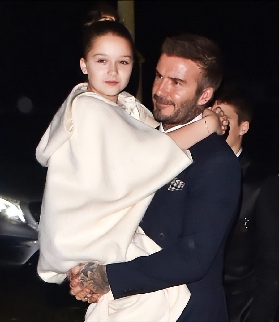 贝克汉姆布鲁克林17岁,贝克汉姆贝小七今年多大了