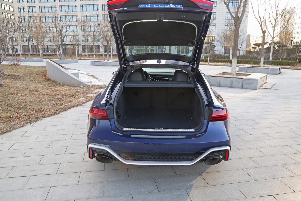 奥迪rs7高端大气是成功男士的首选,新款奥迪rs7sportback