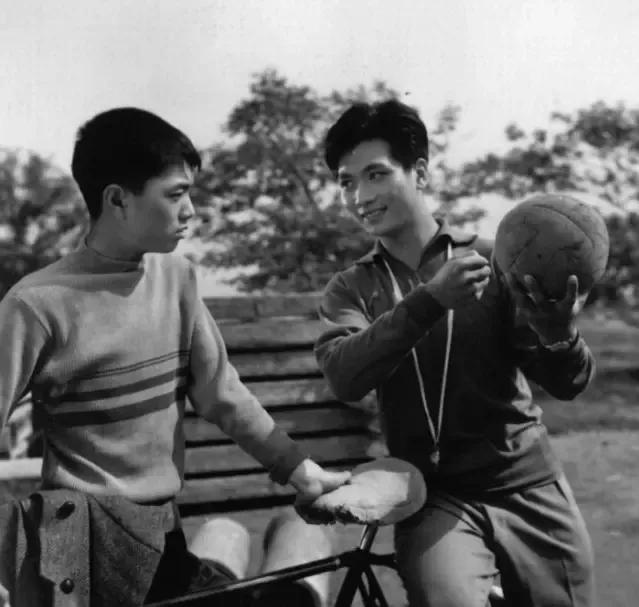 老电影海燕,老电影两个小足球队1956插曲