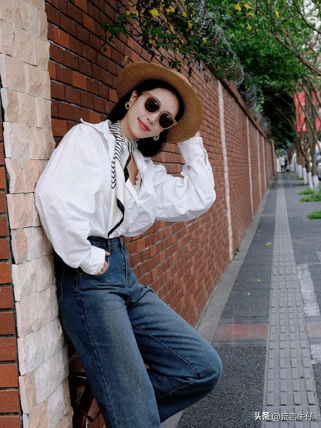 春季穿搭直筒牛仔裤搭配女,微喇牛仔裤春季搭配什么上衣好看