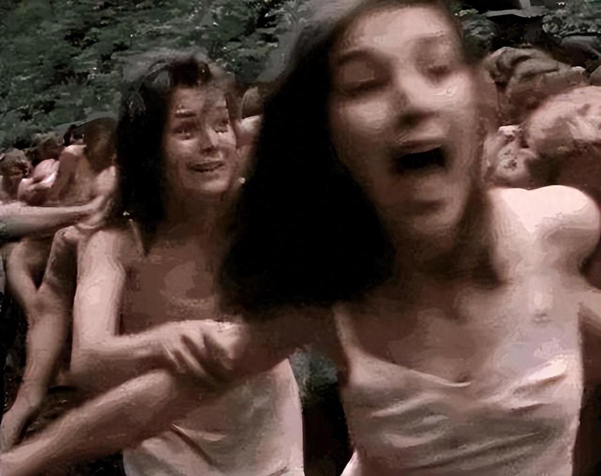 集中营惨状:30张老照片揭示妇女衣不遮体的悲惨命运!