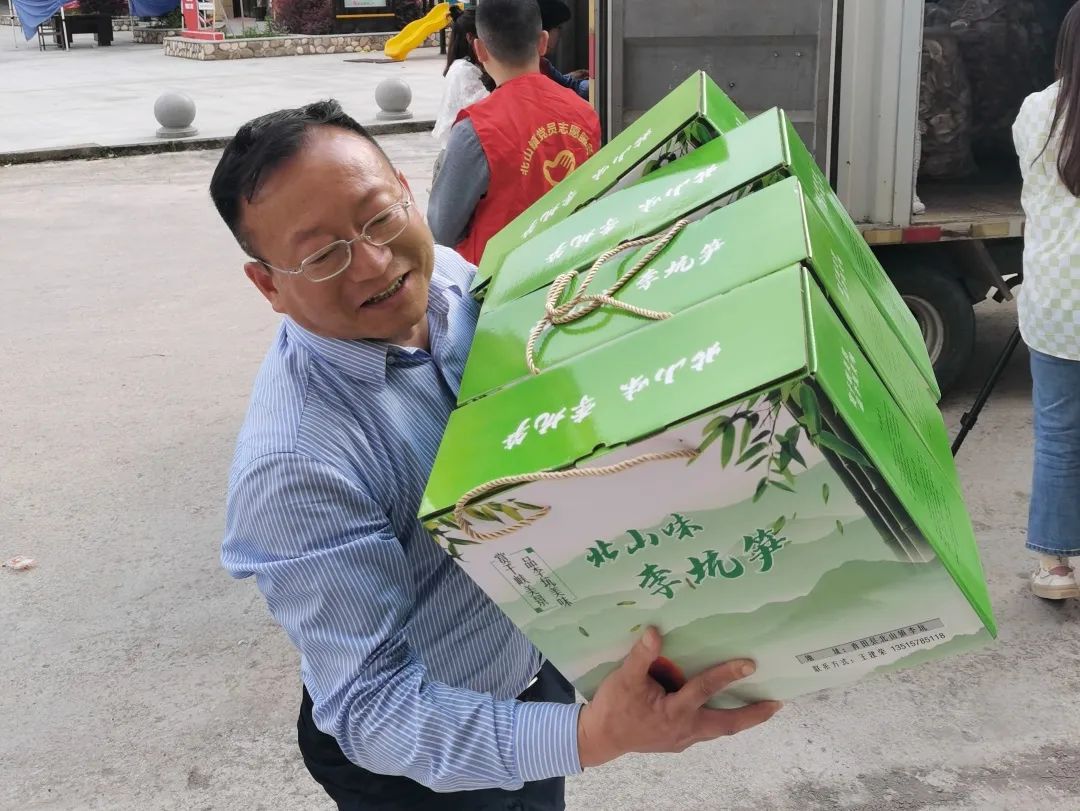 为中国石化发展勇立新功,为乡村振兴农民致富加油