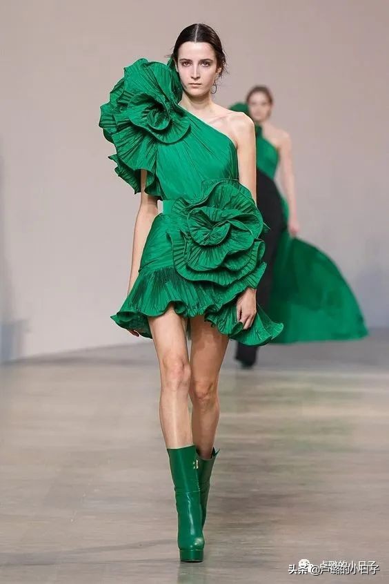 小三复仇勾搭总统女婿，除剧情，女主财阀级别的穿搭也值得一看