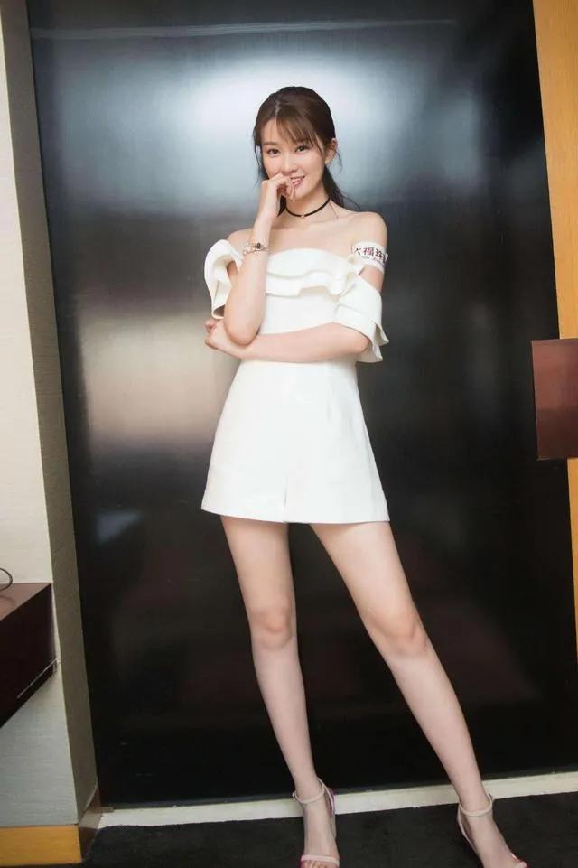 乔欣细腰美图,创想季乔欣长腿合集