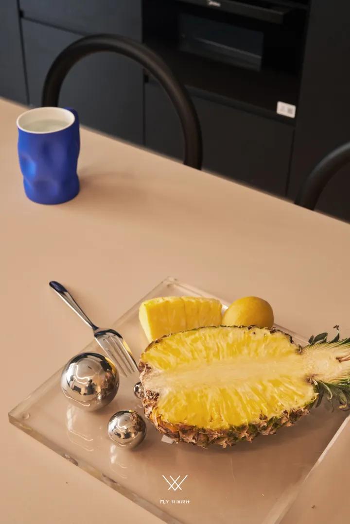 适合一个人的跃层,一室一厅单身男人布局