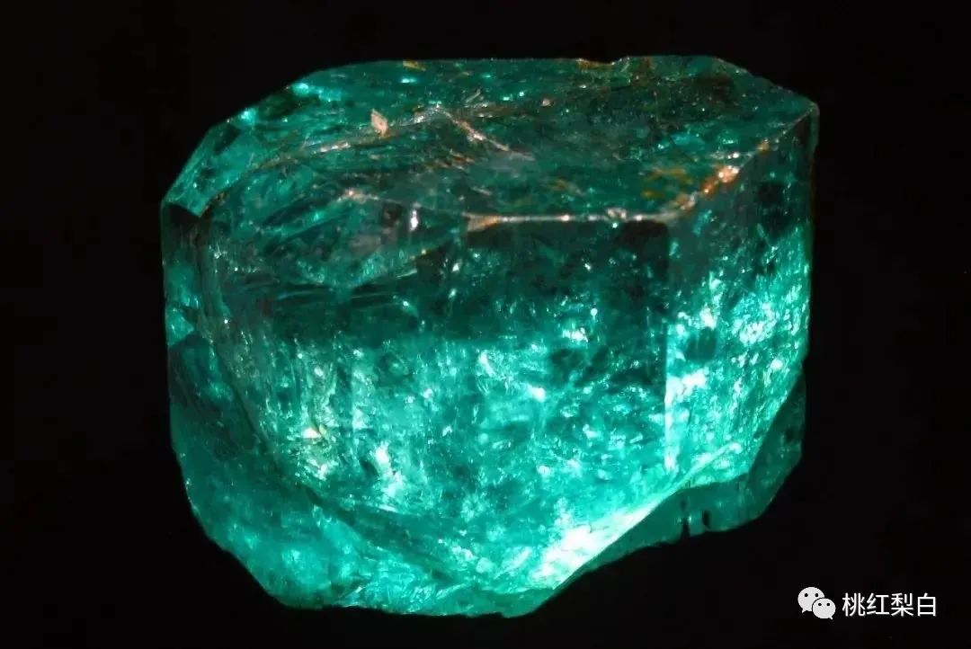 都炫耀起鸽子蛋了，她还是嫁了个假豪门？