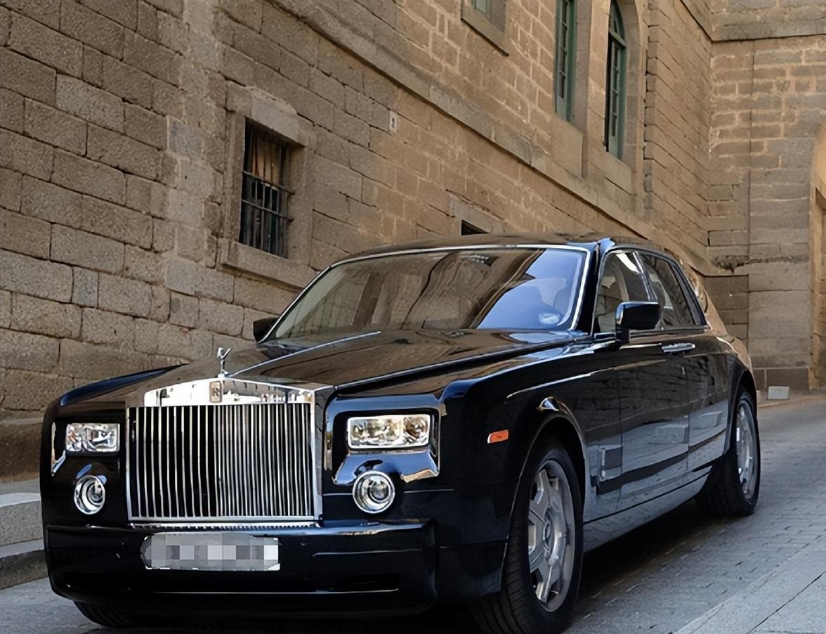 1983赌王别墅的劳斯莱斯,澳门新一代赌王30台劳斯莱斯