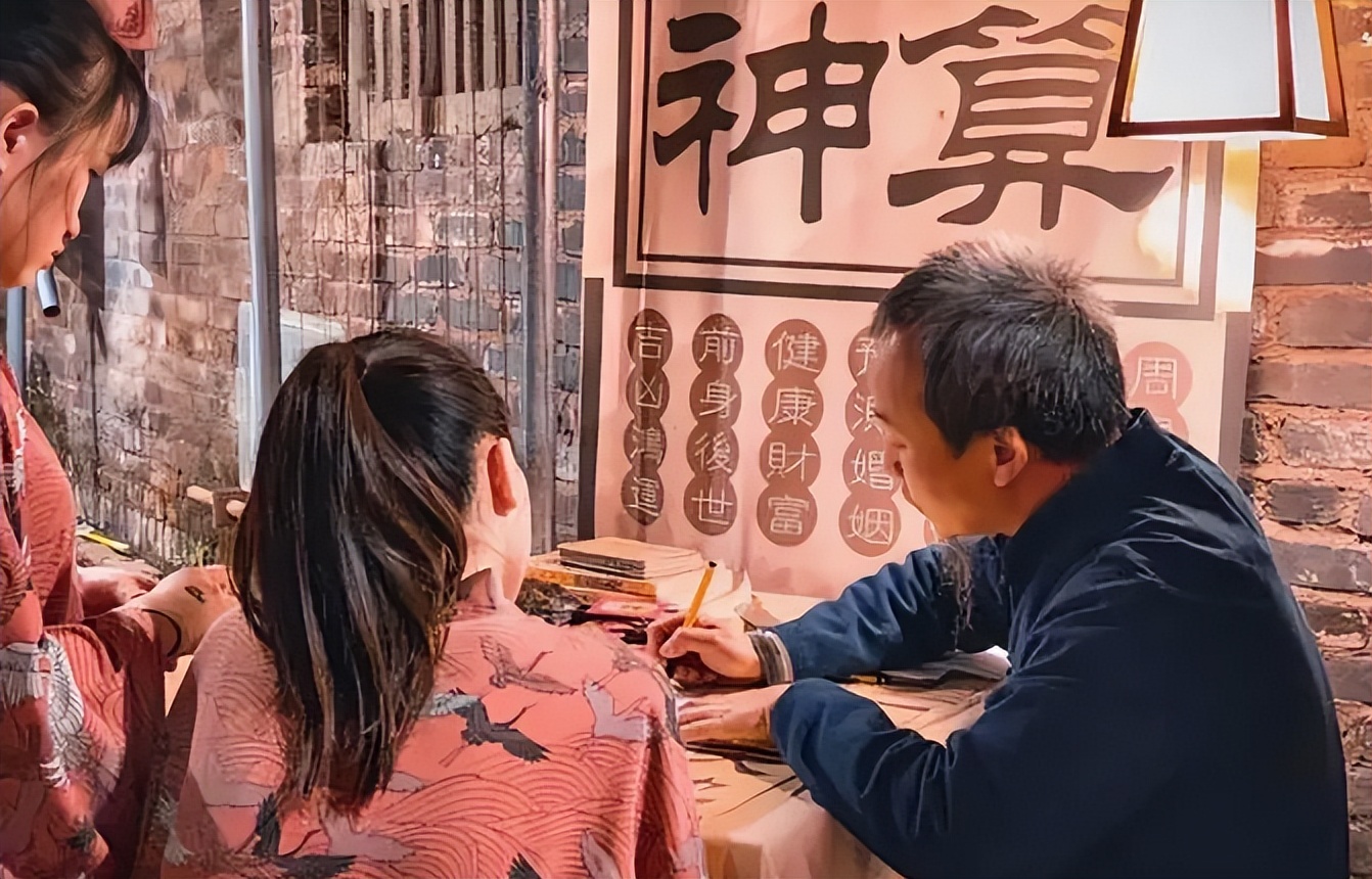 网上给人算卦算诈骗吗,网络算卦获利200万以什么定罪