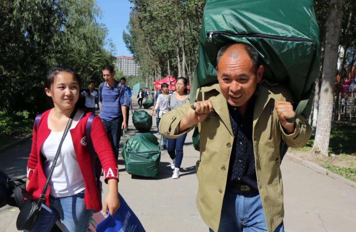 当代大学生与父母的代沟,读大学跟父母有代沟