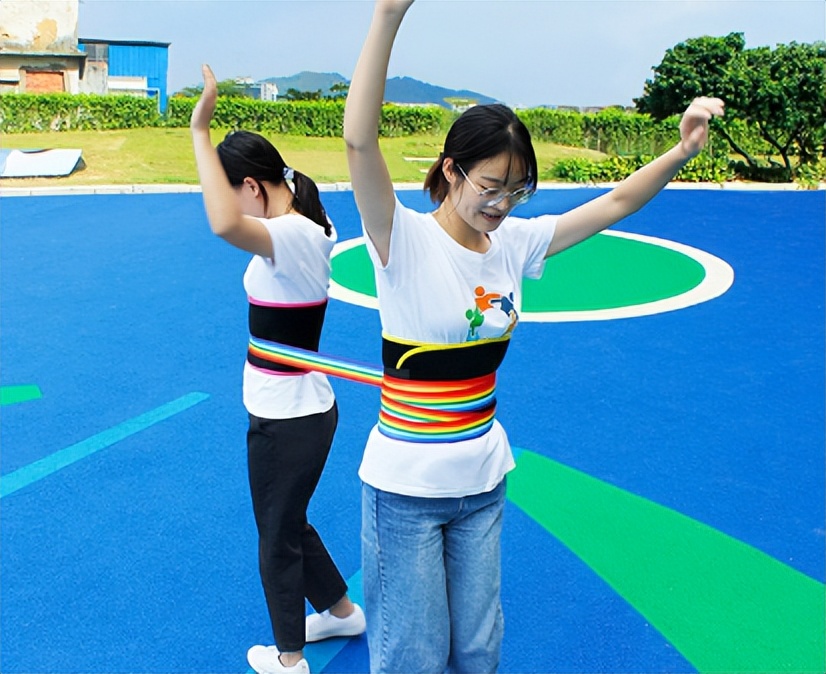 团建趣味飞机游戏怎么玩,趣游研学营