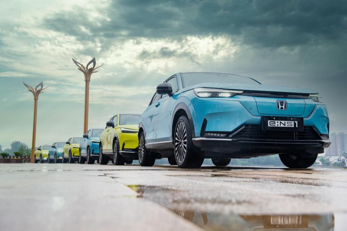 东风本田e-ns1赛道试驾,打卡东风美食