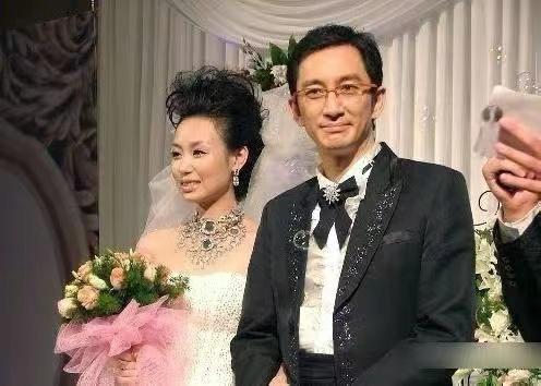 吴启华前妻泰国,吴启华离婚事件