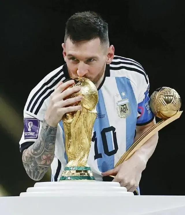 梅西大巴黎首粒进球球迷视角,梅西进球后的手势视频合集