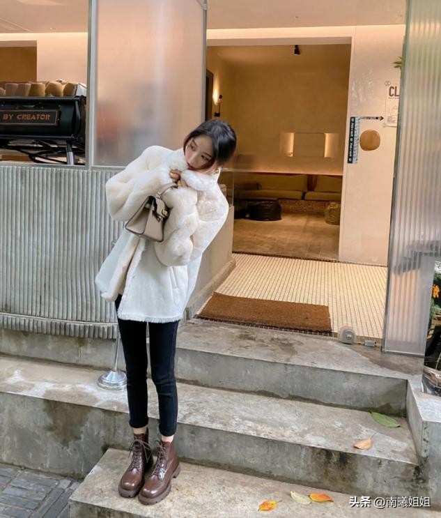 杨幂穿的鞋子马丁靴,杨幂同款鞋子厚底小白鞋