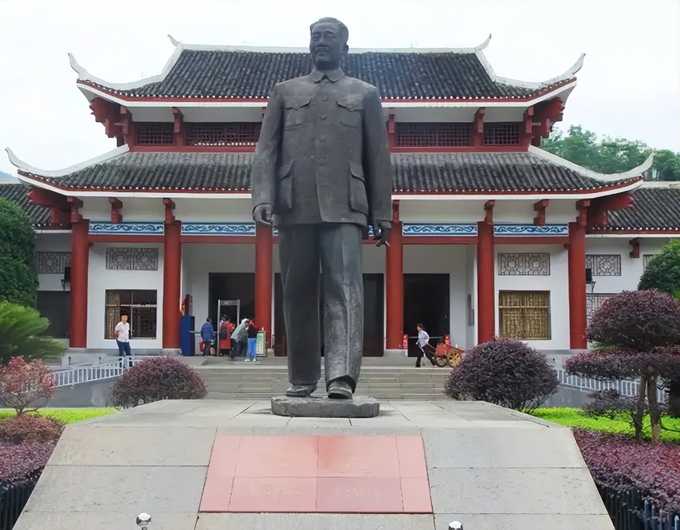 贺晓明曾说：父亲贺龙除了丰功伟绩外，另一个最高荣誉就是爱！