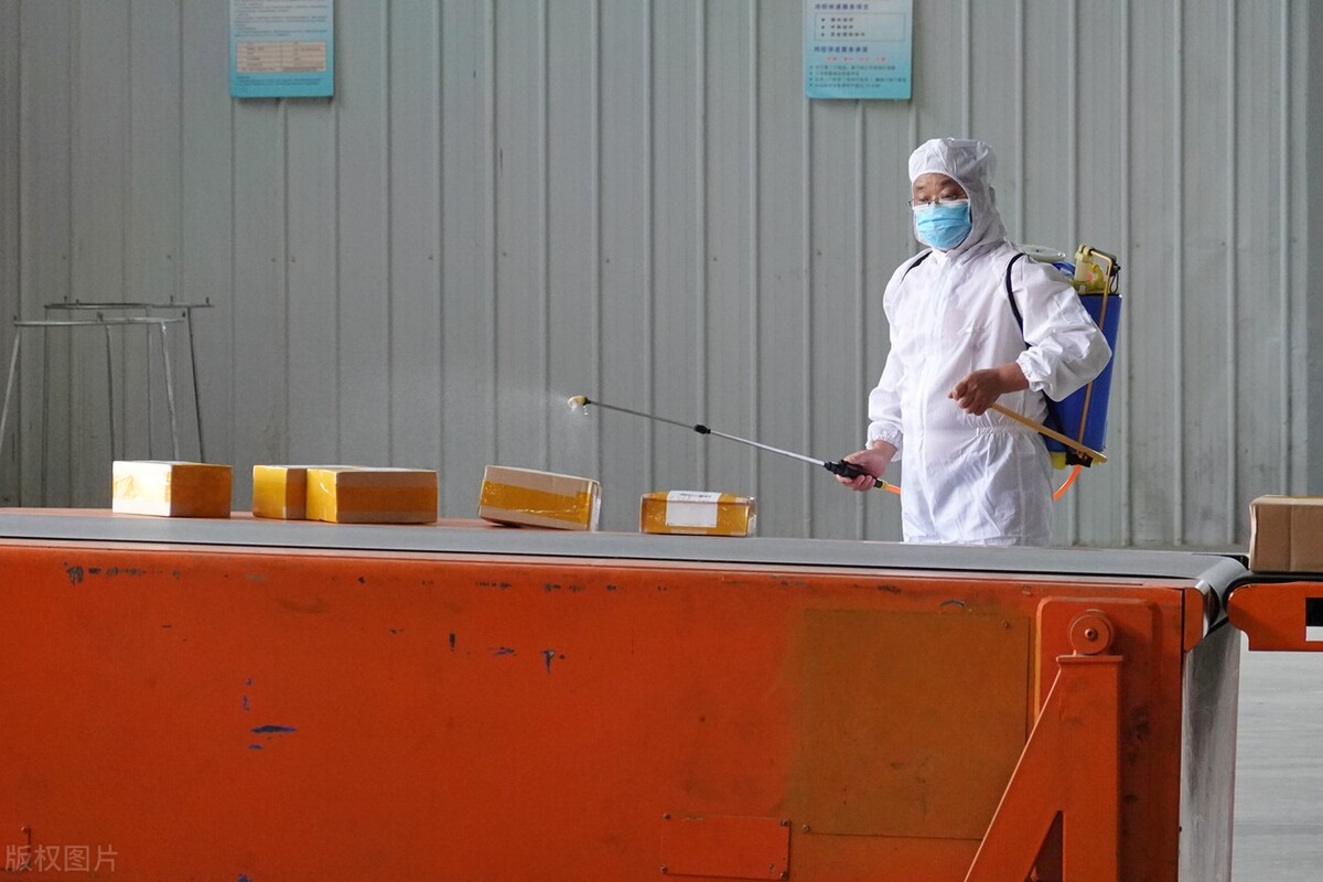 收到香港的快递一定会变黄码吗,深圳女子称收到香港快递后变黄码