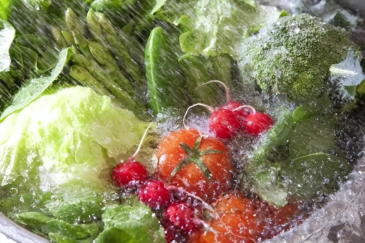 三种食物放入冰箱会造成癌症,一家三口相继去世后续