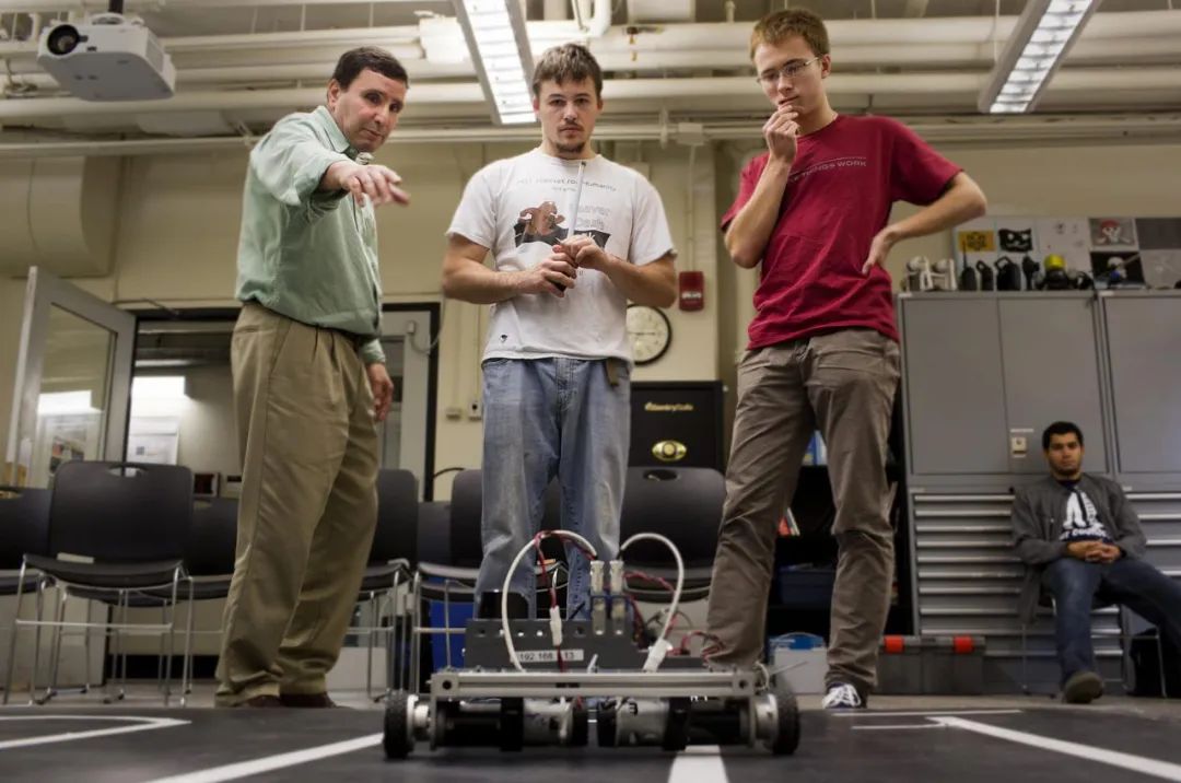 最烧钱的美国大学排名,大学最烧钱的是哪八大专业