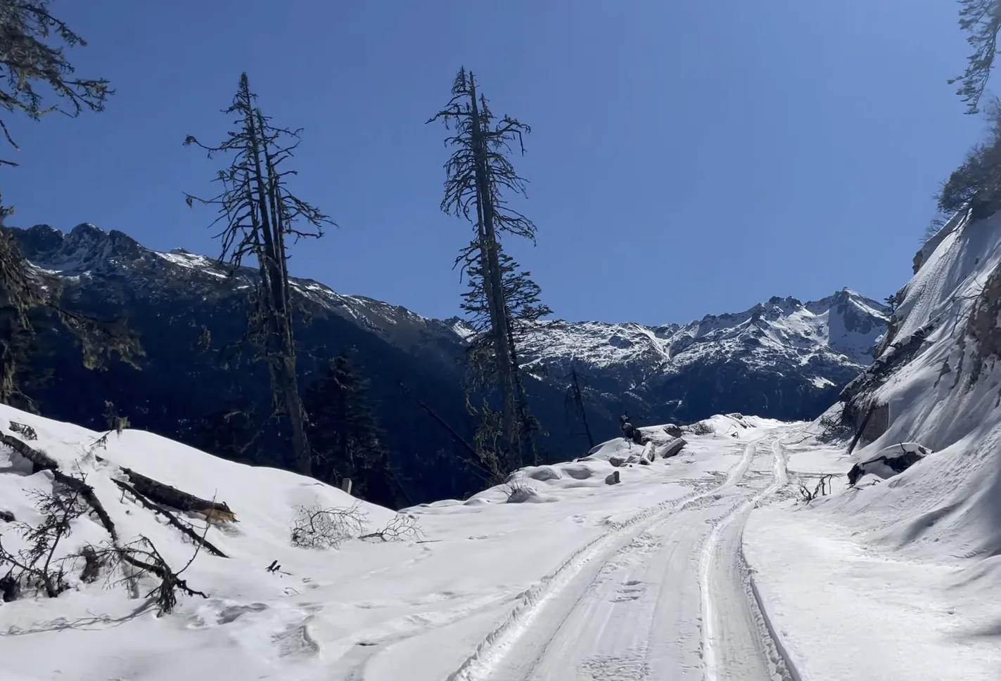德钦贡山公路,德贡公路自驾最佳时期