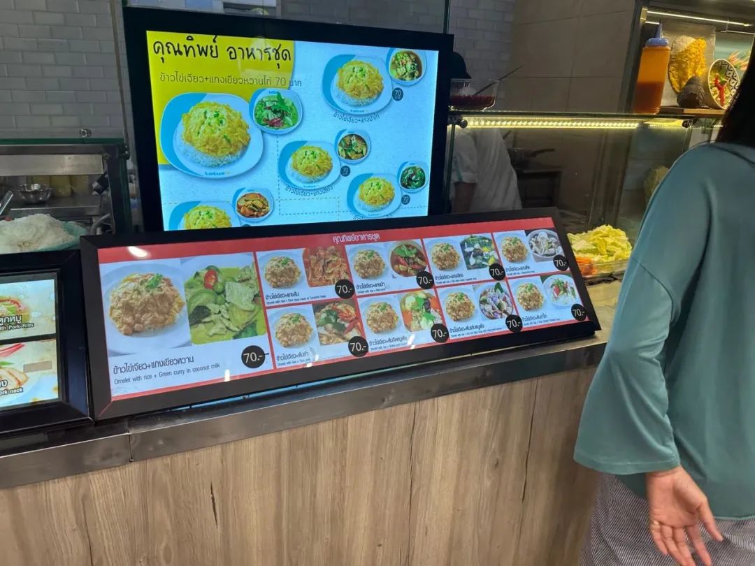 一对年轻夫妇在国外买房,一对英国夫妇靠100套房子收租