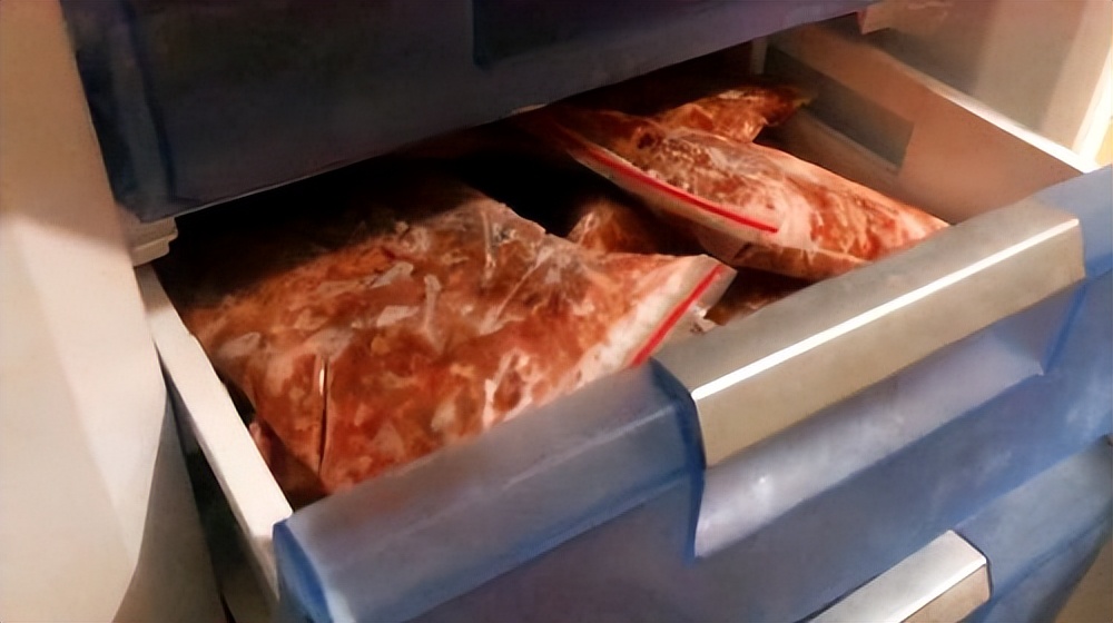 冰箱里的肉冻久了会不会致癌物,冰箱里的肉冻结了取不出来怎么办
