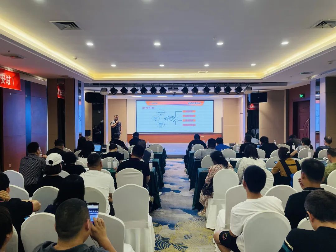 6月巡回精彩回放:第十届全国商业IT服务转型培训暨新品推介会