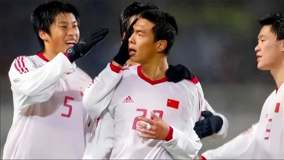 徐亮被外援抢任意球,徐亮评价赵本山足球