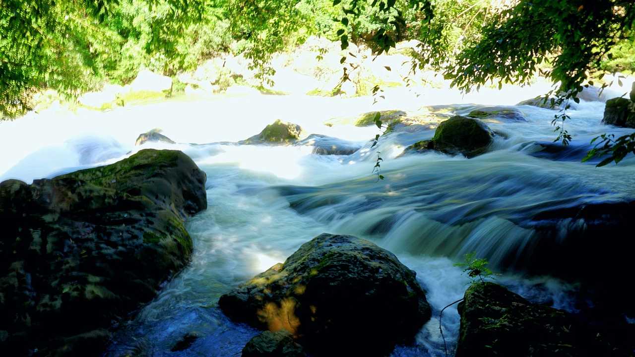 黄果树瀑布漫天扑面而来的水雾,黄果树瀑布4天旅游攻略