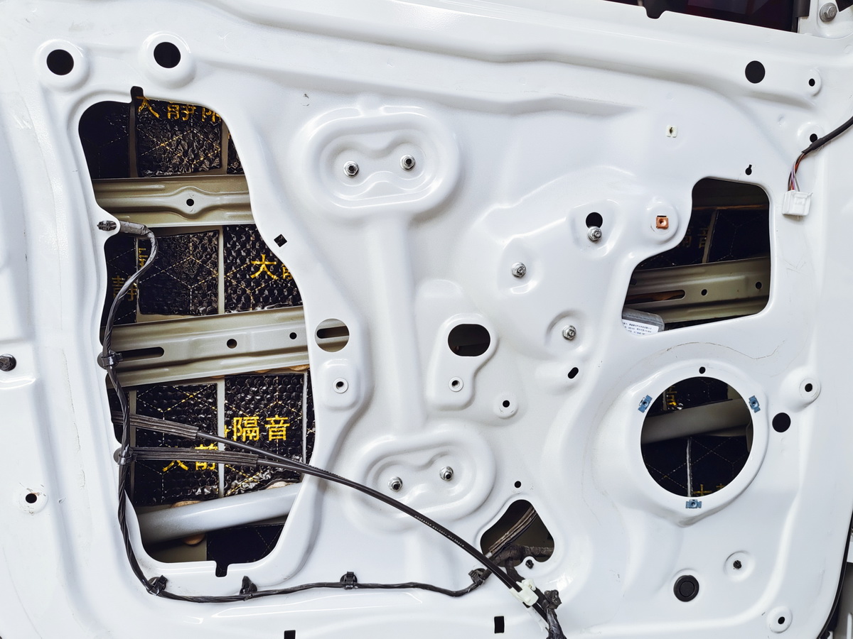 昆明汽车音响改装奔驰,昆明车音界汽车音响改装