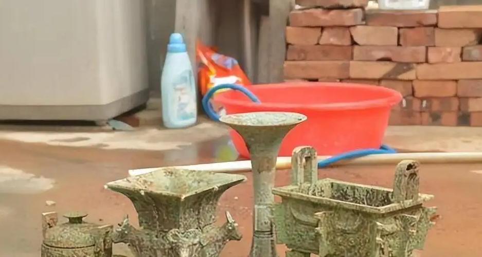 河南老汉靠造假发财,河南老汉制假