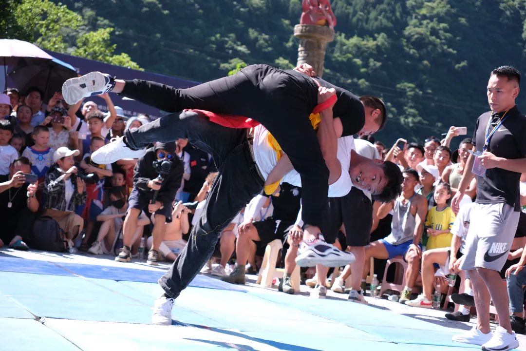 峨边黑竹沟篝火晚会,火把节彝族打歌展演