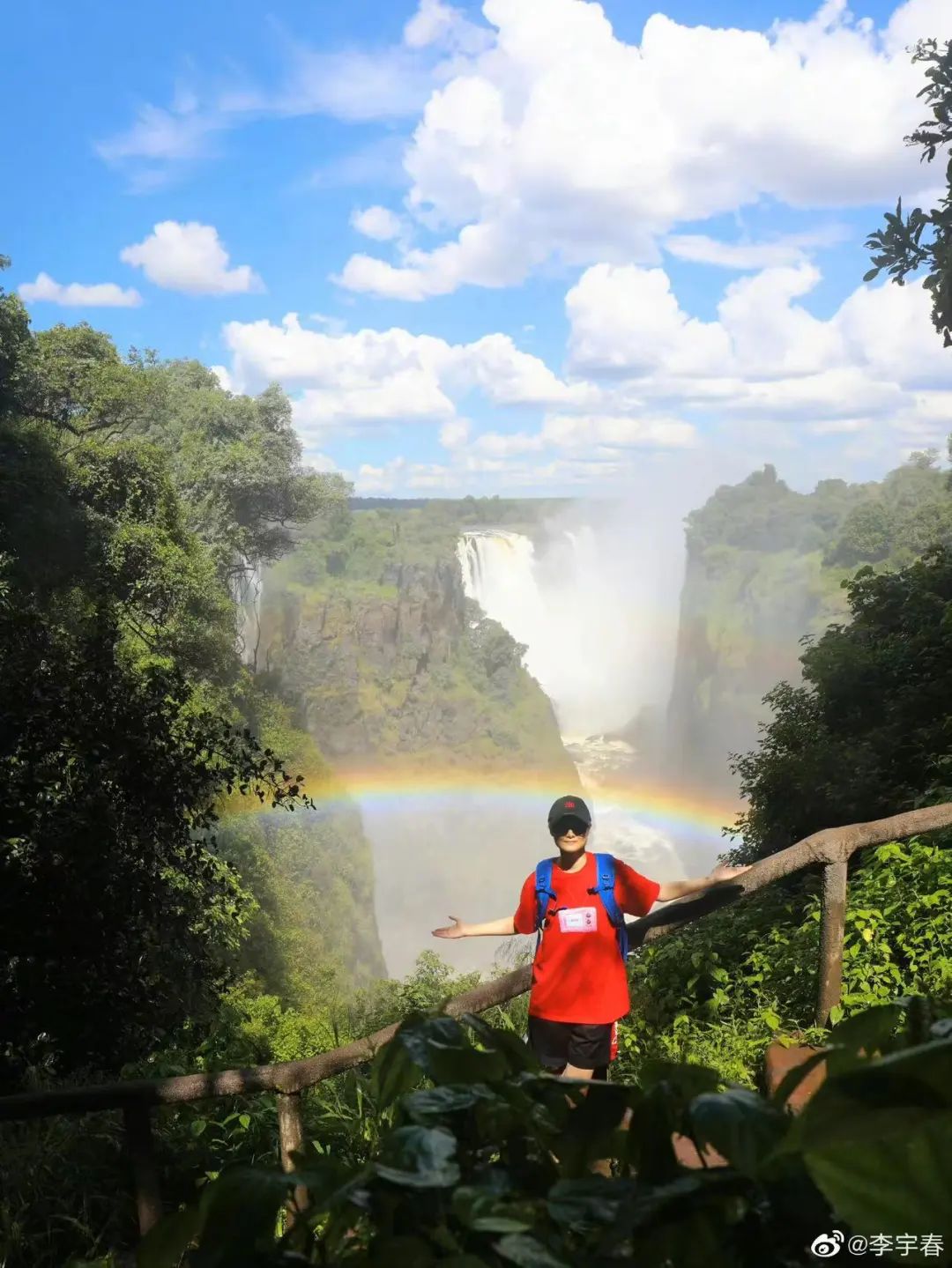 李宇春江苏跨年零点压轴,李宇春跨年零点大秀超强