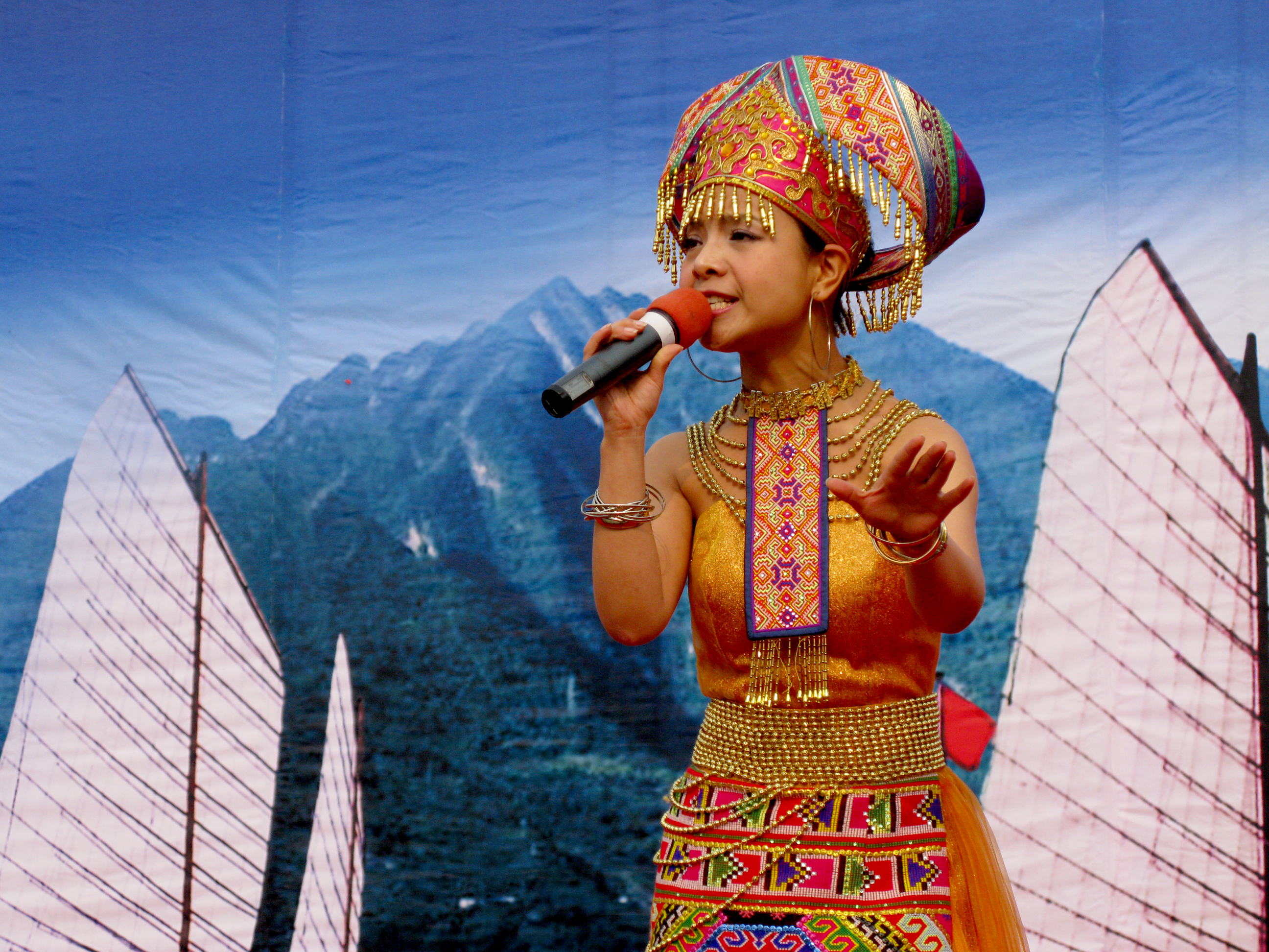 陈涓美声歌曲视频,反串歌手陈涓男女声随意切换