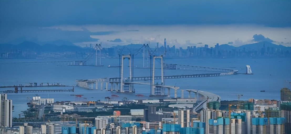 8.15湾TALK早八点：17房企联名请求打击房闹；40亿首座欢乐海岸…