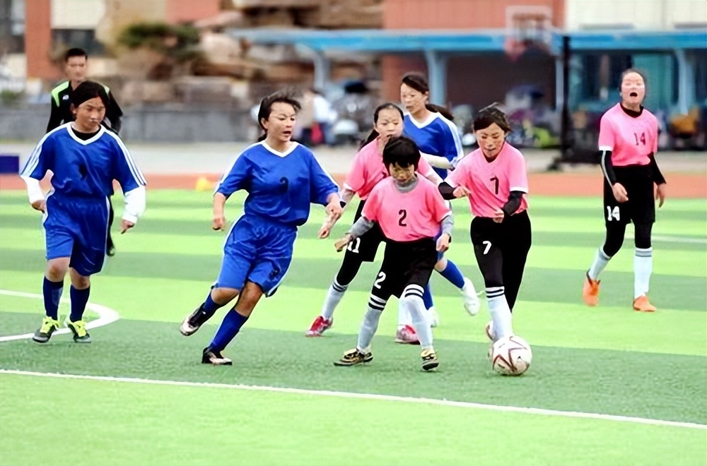 校园足球的普及带给我们什么,校园足球推进素质教育