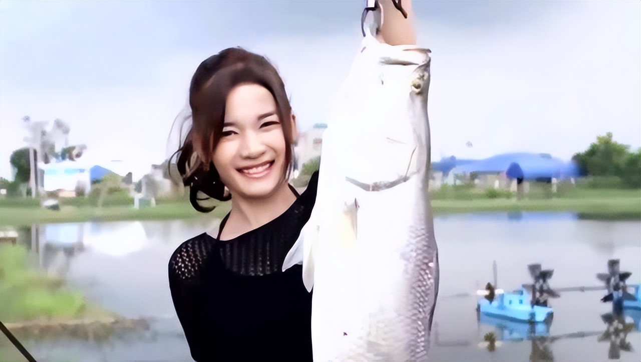 钓鱼网红女钓手,野钓网红女钓手