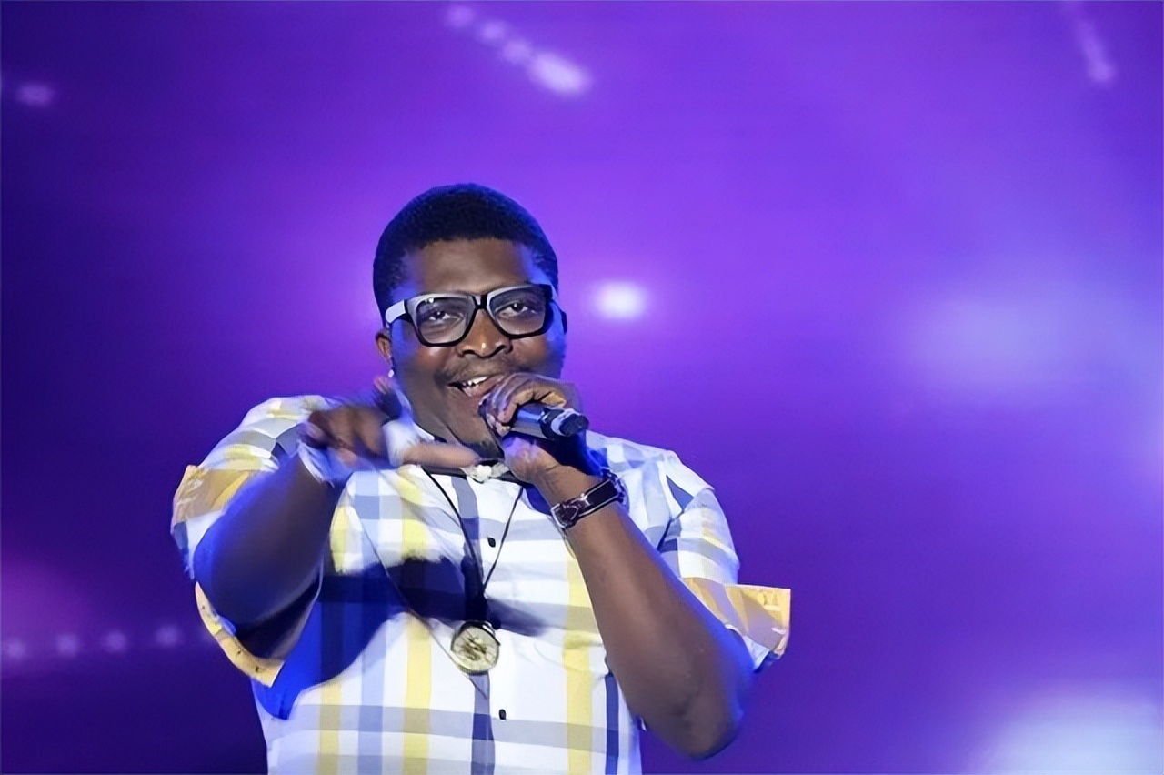 黑人歌手好弟近况：走红后迎娶中国姑娘，今36岁仍未取得中国绿卡